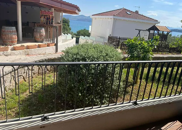 Apartments Kula