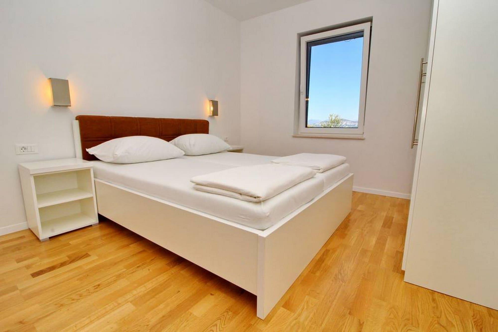 Apartment Kula *