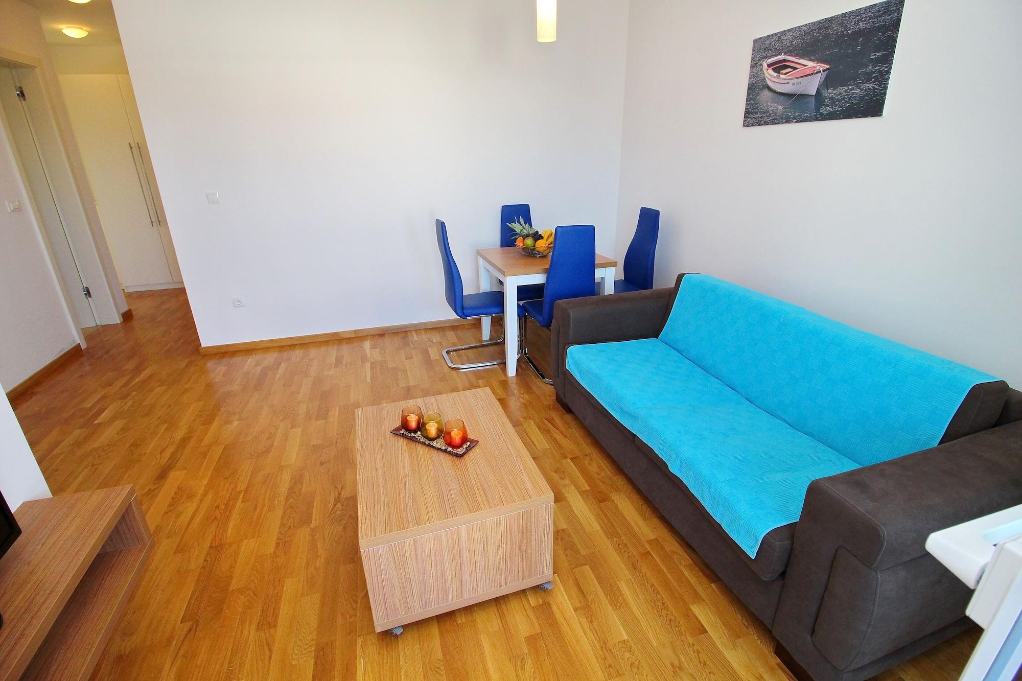 Kula Apartment *